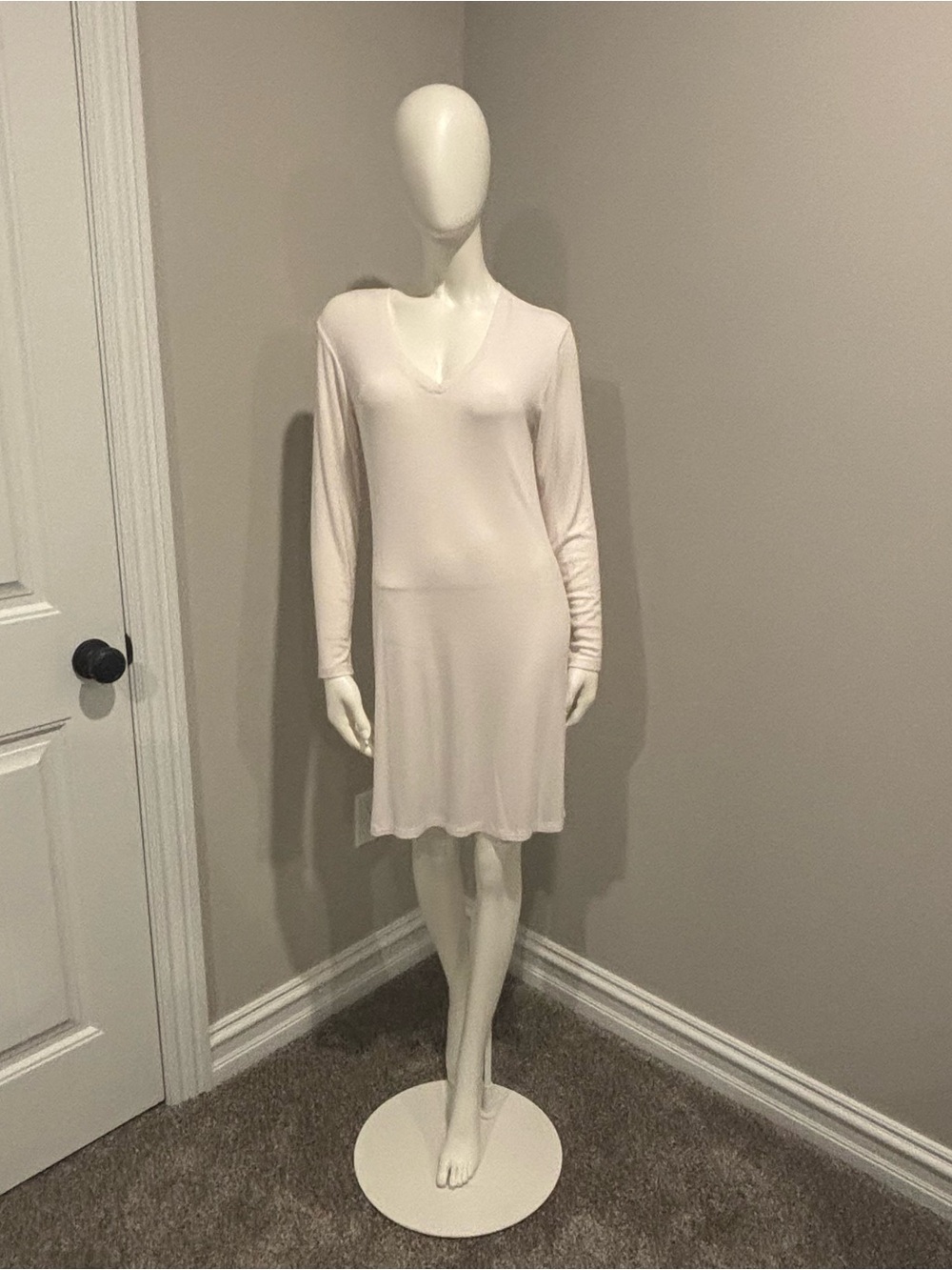 Women's Long Sleeve V-Neck Shift Dress in Ivory